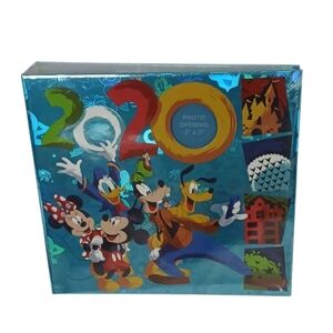 New Parks Disney World 2020 Mickey Mouse Photo Album Holds 200 4x6 Photos